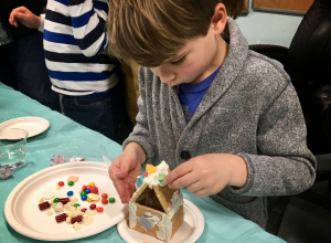 GINGERBREAD DECORATING 2017